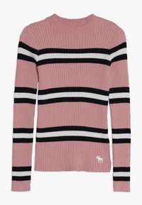 Maglione rosa a coste con strisce orizzontali in nero e bianco, scollatura rotonda e un piccolo dettaglio di alce ricamato all'orlo.