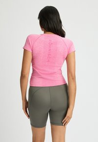 Röhnisch Camiseta estampada - carmine rose