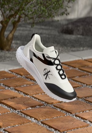 Calvin Klein Jeans EVA RUNNER LACE - Tenisky - bright white/black