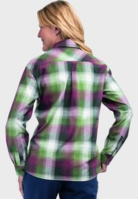 Grünes und lila karierter Hemd mit langen Ärmeln, Knopfmanschetten und Kragen. Verfügt über ein großes Karomuster und eine weiche Textur.