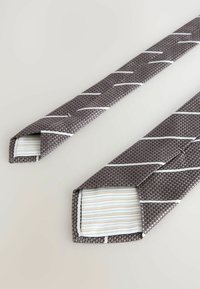 Non sélectionné, silver-coloured