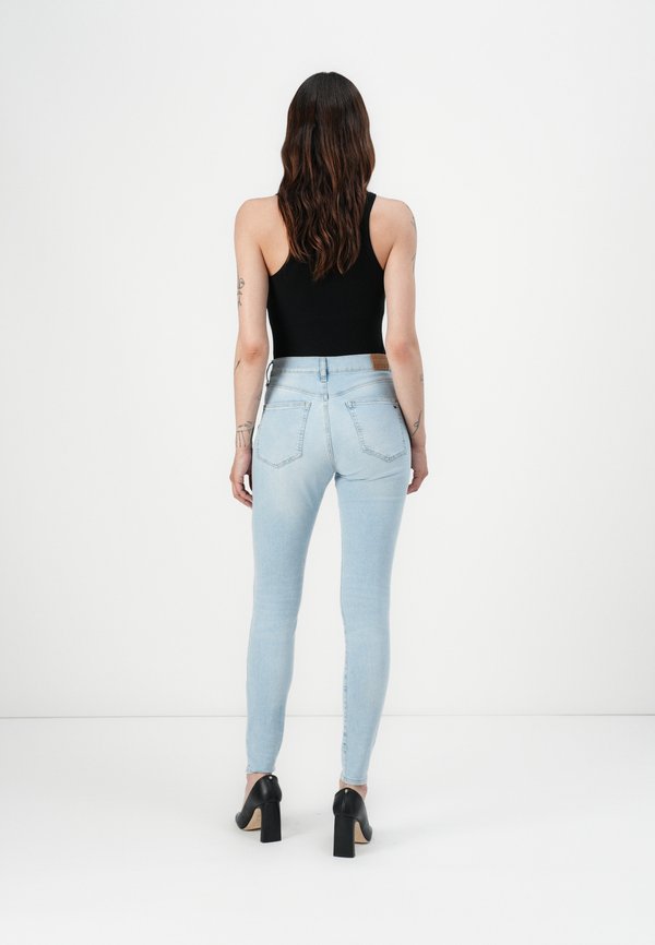 SYLVIA  - Jeans Skinny Fit - denim ultra light2