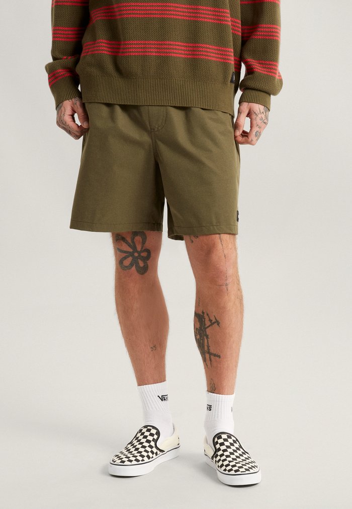 Vans RANGE RELAXED SPORT - Shorts - medium green