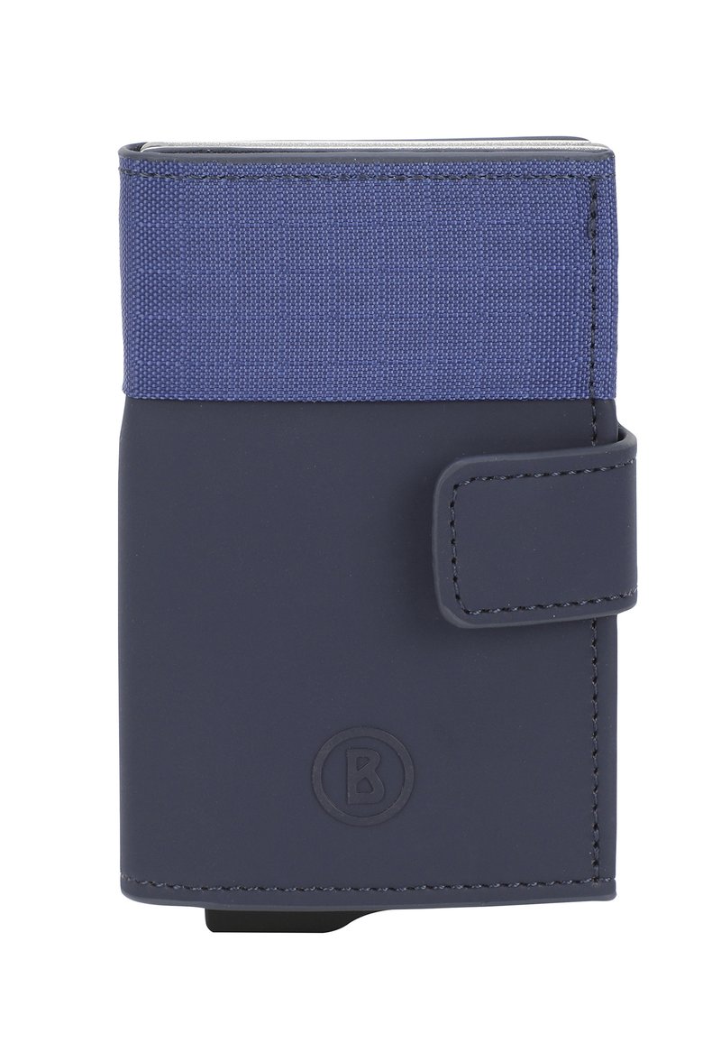 Portafoglio blu navy con una fascia in tessuto testurizzato nella parte superiore. Presenta un esterno liscio, una chiusura a scatto e un logo visibile sul davanti.