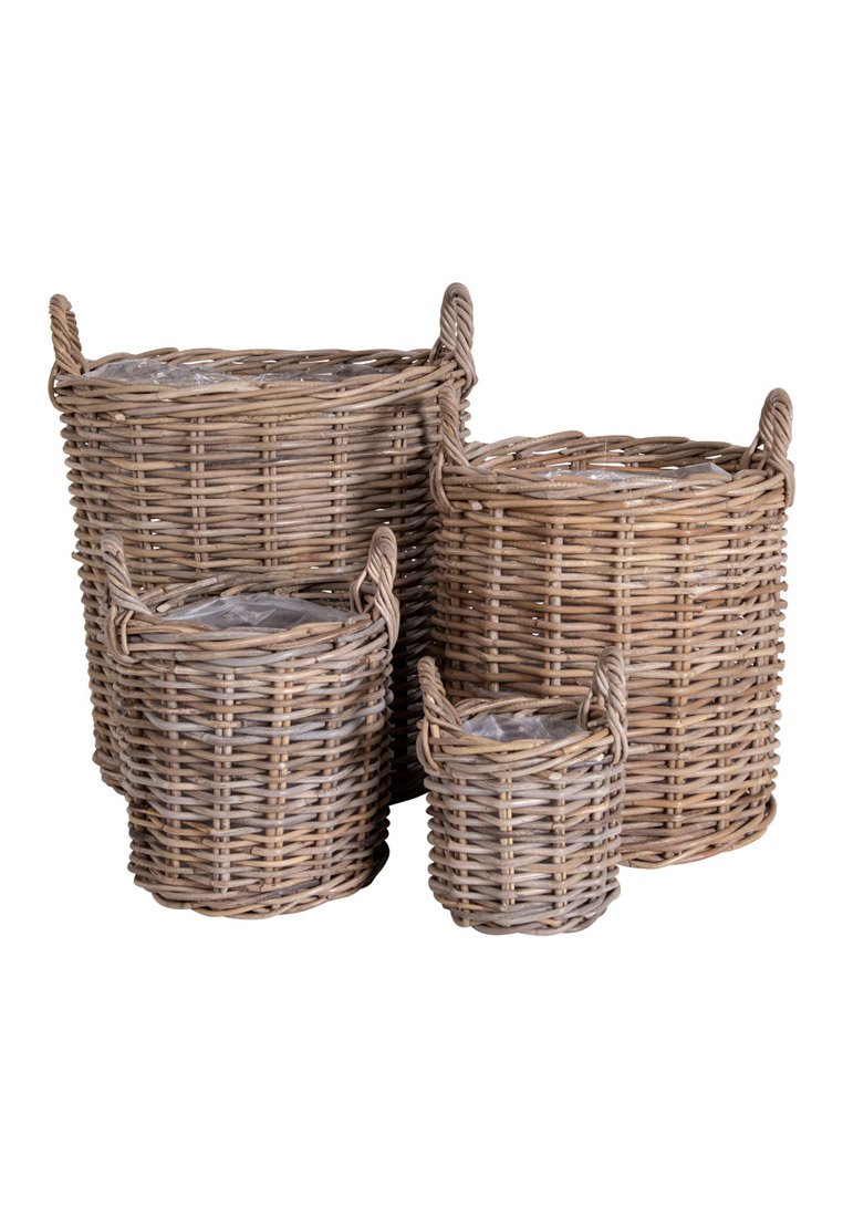 Set aus vier geflochtenen Körben in hellbraunem Wicker, die in der Größe variieren, mit Griffen und sichtbaren Kunststoffinnenfuttern in jedem Korb.
