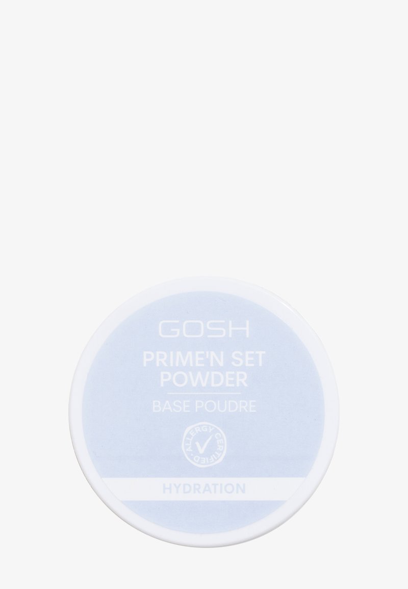 Puder GOSH Prime'n Set w okrągłym białym opakowaniu z jasnoniebieską etykietą. Na etykiecie znajdują się napisy "Base Poudre" oraz "Hydration," a także symbol certyfikacji alergii.