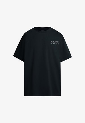 Zwarte katoenen T-shirt met korte mouwen, een ronde hals en een wit "Red Bull Racing"-logo op de linkerborst.