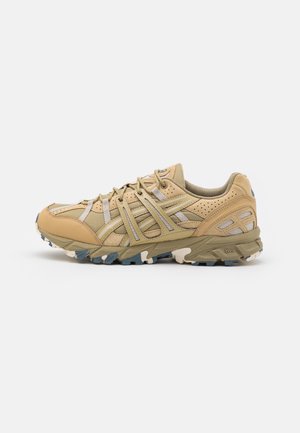 Matalavartiset tennarit - beige