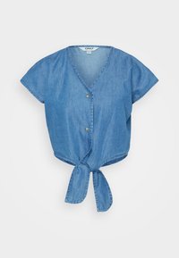 Top de ganga azul com decote em V, mangas curtas e bainha da frente atada. Apresenta dois botões e um tecido ligeiramente texturizado.