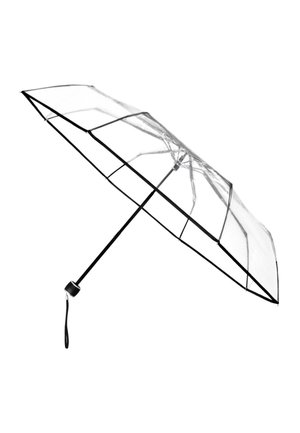 Transparenter Regenschirm mit schwarzem Gestell und Griff, vollständig geöffnet, schräg gehalten, um die Rippen und die Struktur des Schirms deutlich zu zeigen.