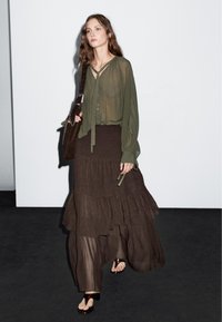Massimo Dutti LONG RUFFLED - Gonna a campana - mottled dark brown