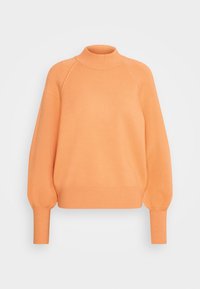 Suéter naranja de punto con cuello alto, mangas raglán y puños ajustados; textura suave y corte relajado.