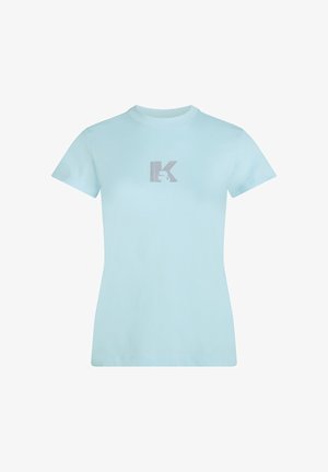 Svetlomodré priliehavé tričko s krátkym rukávom, na hrudi uprostred malé sivé logo "K" a silueta králika.