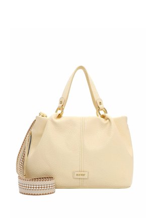 Handtas van crème-gekleurd, gestructureerd leer met dubbele handvatten, gouden hardware en een afneembare bruin-wit gevlochten schouderriem.