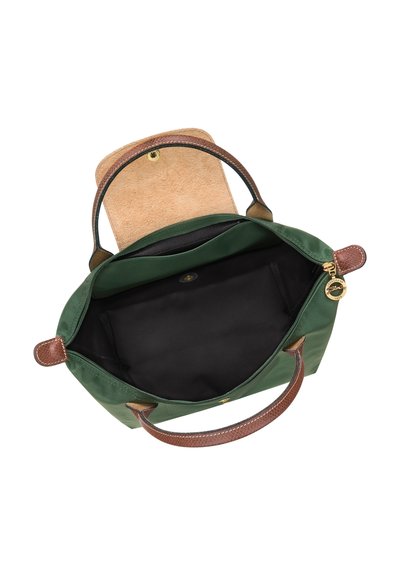 Grüne Tasche mit braunen Ledergriffen und Akzenten. Das Innere hat ein schwarzes Futter mit glatter Textur und einer klappbaren Tasche aus braunem Wildleder.