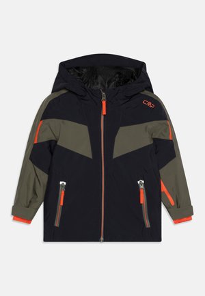 Skijacka i mörkblått med olivgröna accenter, med huva, framdragkedja, sidofickor med orange detaljer och kontrasterande färgblock.
