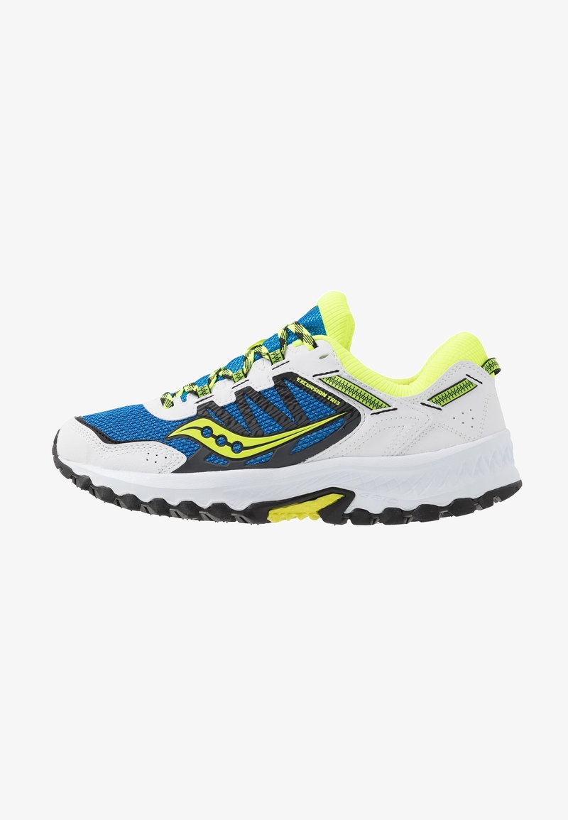 Laufschuh mit blauem Mesh-Obermaterial, weißen synthetischen Überzügen, schwarzer Gummisohle und neon-gelben Akzenten. Verfügt über einen gepolsterten Kragen und eine Schnürung.