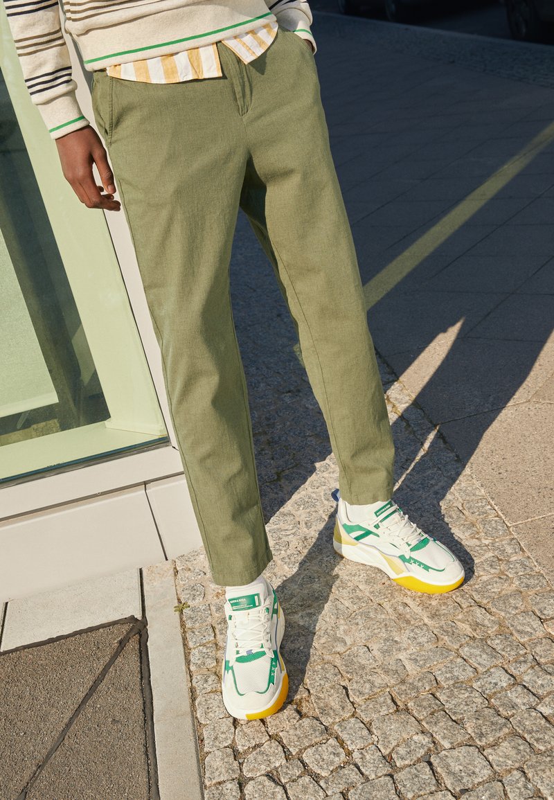 Herren Chinos | Selected Homme SLIMTAPERED NEWTON Stoffhose olivine/oliv - DW54071 Herren Chinos | Selected Homme SLIMTAPERED NEWTON Stoffhose olivine/oliv - DW54071