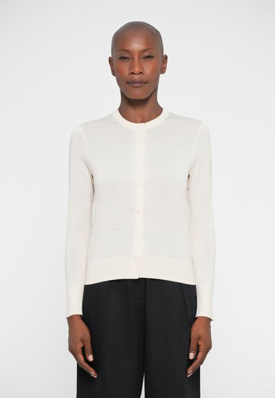 Licht beige lange mouwen cardigan van een zachte brei, met een ronde halslijn en een knopenlijst aan de voorkant, voorzien van ribgebreide manchetten en zoom.