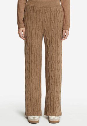 Pantaloni - natürlich rum