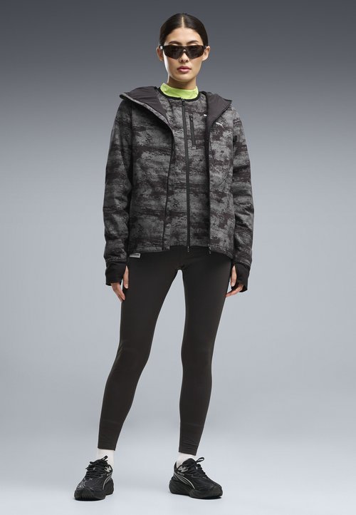 PUMA W RUN BRIGHTSTRIDE AOP PRIMALOFT JACKET - Running jacket - black — foto 2