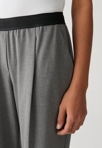 OPUS HIGH RISE LONG WIDE FIT - Pantaloni - easy grey