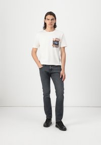 TOM TAILOR DENIM T-shirts med print - gardenia white