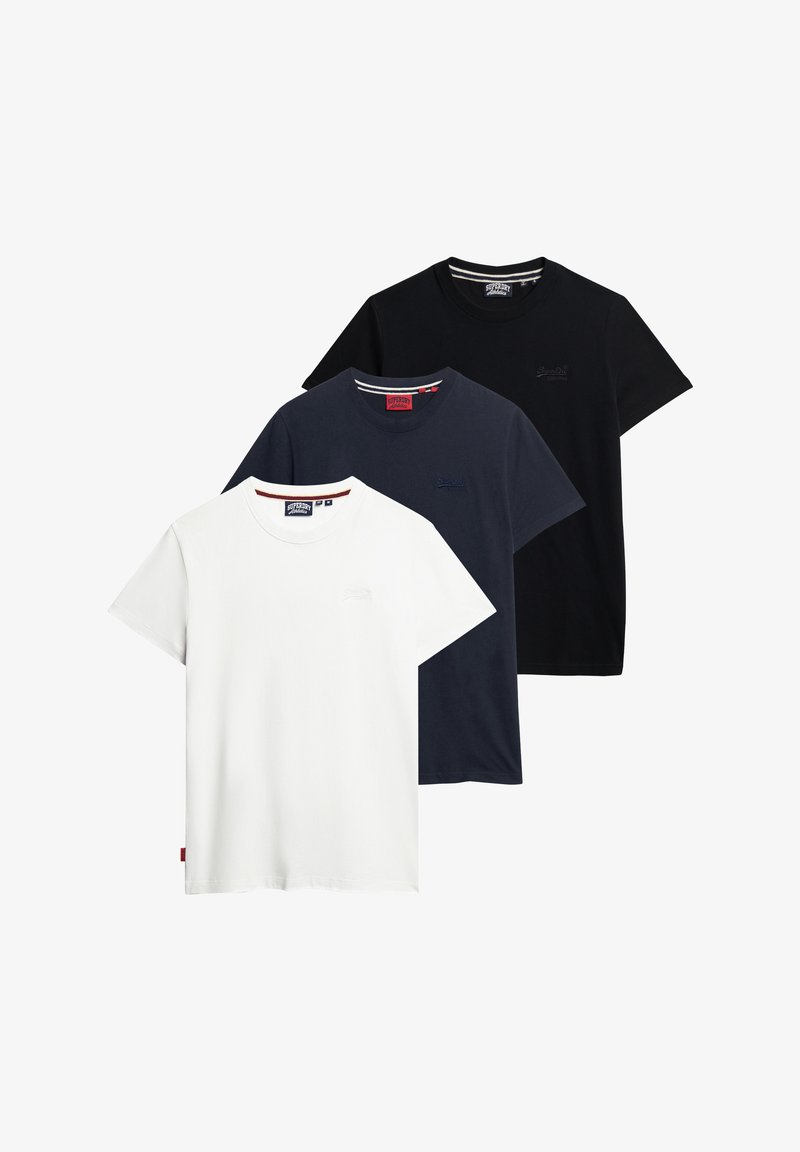 Drie T-shirts met kort mouw in wit, marineblauw en zwart katoen. Elk heeft een ronde hals en een klein merkklogo op de borst.