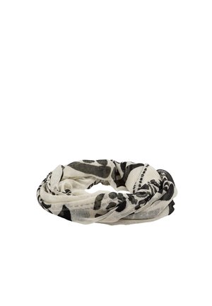 Lekki biały szalik z czarnymi kwiatowymi i abstrakcyjnymi wzorami, ułożony w luźną okrągłą pętlę na białym tle.