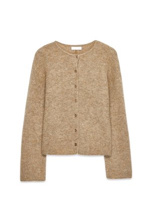 Béžový pletený sveter s dlhými rukávmi, okrúhlym výstrihom a šiestimi gombíkmi na prednej strane, zobrazený na bielom pozadí.