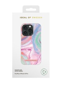 Coque de téléphone en marbre pastel pour iPhone 15 Pro, présentant un design tourbillonnant dans des tons de rose, violet et vert sur une finition brillante.