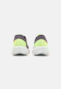 New Balance FUELCELL REBEL V4 - Apavi skriešanai pa asfaltu - black