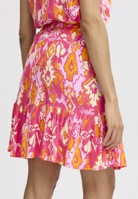 b.young BYJACQUELINE - Jupe trapèze - pink ethnic mix