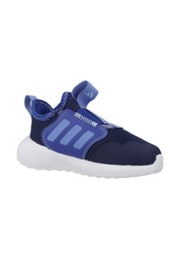 Zapatilla atlética de malla azul con una suela blanca lisa, que presenta un upper texturizado, correas elásticas y un diseño distintivo de tres rayas en azul claro.