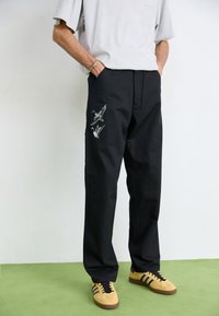Carhartt WIP DUCKS SINGLE KNEE PANT - Kelnės - black