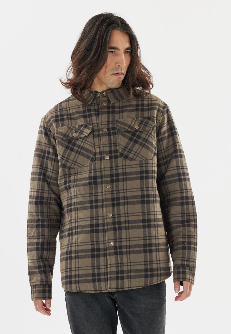 Een geruite shirt gemaakt van textuurstof in aardetinten van bruin en zwart, met borstzakken en een knoopsluiting aan de voorkant met afgeronde zoom.