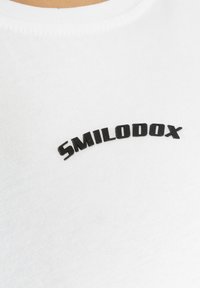 Smilodox NALANI - T-shirts basic - weiß