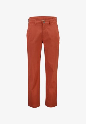 Pantalon en coton couleur rouille avec fermeture éclair, fermeture par un seul bouton, passants pour ceinture et coupe droite. Texture lisse, design décontracté.