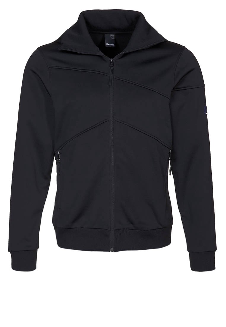 Czarna kurtka zapinana na zamek z wysokim kołnierzem, teksturowaną tkaniną, skośnymi szwami dla efektu designu oraz bocznymi kieszeniami. Prosty i nowoczesny sportowy styl.