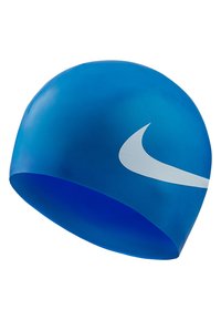Cuffia da nuoto in silicone blu con texture liscia e forma aerodinamica. Presenta un logo Nike swoosh bianco ben visibile.