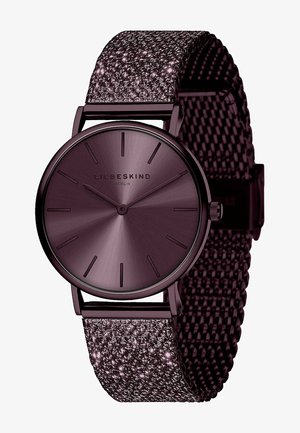 Lila Metalluhr mit einem strukturierten, schimmernden Mesh-Armband. Das runde Zifferblatt hat ein minimalistisches Design mit schlanken Stundenmarkierungen und Logo.