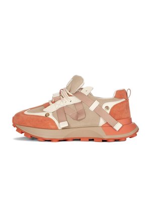 - Sneakersy niskie