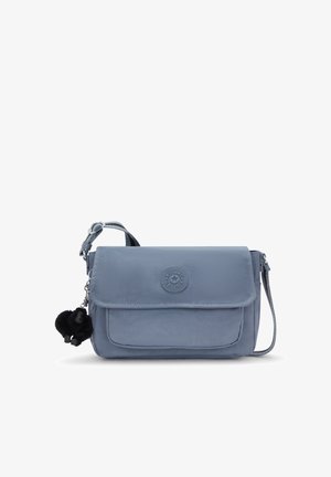 Borsa a tracolla blu con pattina frontale, logo Kipling, tracolla regolabile e portachiavi a forma di scimmia nera in peluche attaccato.