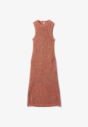 Vestito midi lavorato a maglia senza maniche di colore ruggine con motivo a chevron testurizzato e scollo rotondo.