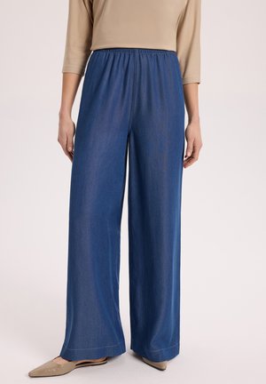 - Spodnie materiałowe