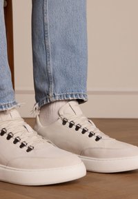 Manfield Sneaker low - weiß