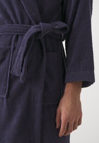 Jack & Jones JACSOLID BATHROBE - Badekåpe - navy blazer