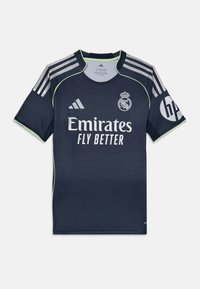 Maglia sportiva blu navy con texture a righe, dettagli verde lime e branding bianco "Emirates". Presenta il logo Adidas e maniche corte.