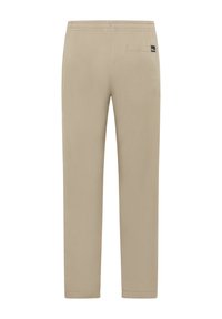 Beige broek met een rechte pijp, een elastische tailleband en een enkele achterzak. Glad textuur en minimalistisch ontwerp.
