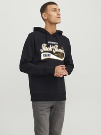 Felpa nera con cappuccio in cotone, con una grafica frontale in testo bianco e oro. Presenta un cappuccio con lacci e polsini e orlo a costine.